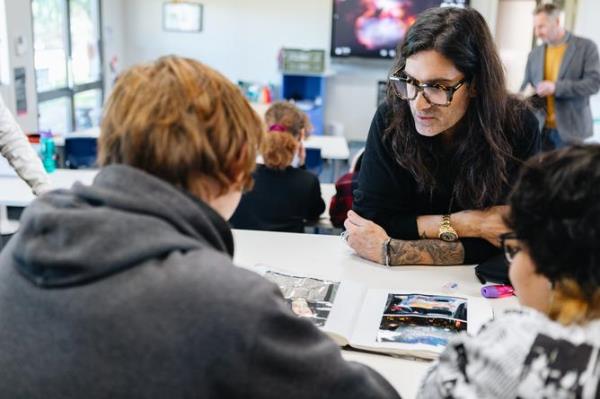 Stormie Mills in a workshop with Creative Schools students.