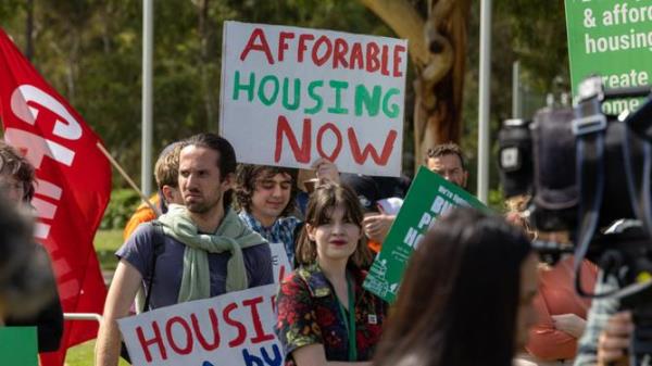 CFMEU HOUSING PROTEST